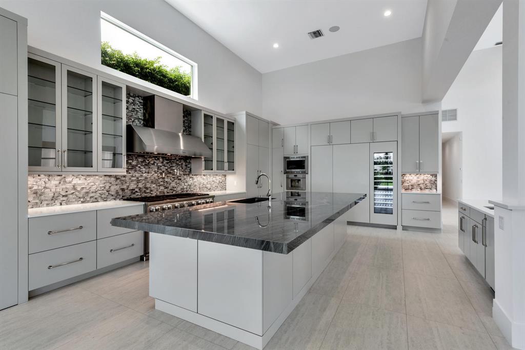 ADMIRALS COVE PAR E - Residential