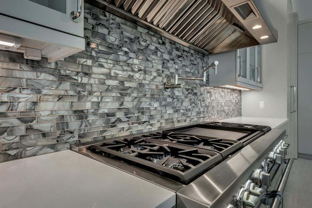 ADMIRALS COVE PAR E - Residential