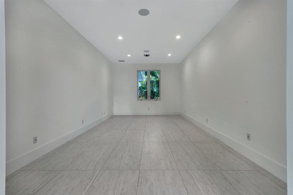 ADMIRALS COVE PAR E - Residential