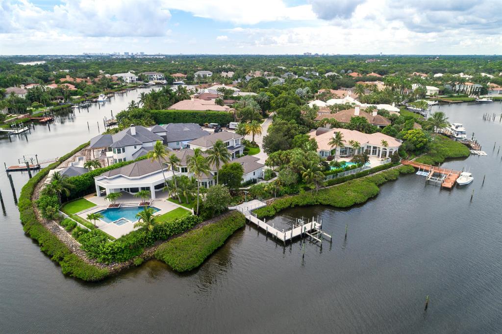 ADMIRALS COVE PAR E - Residential