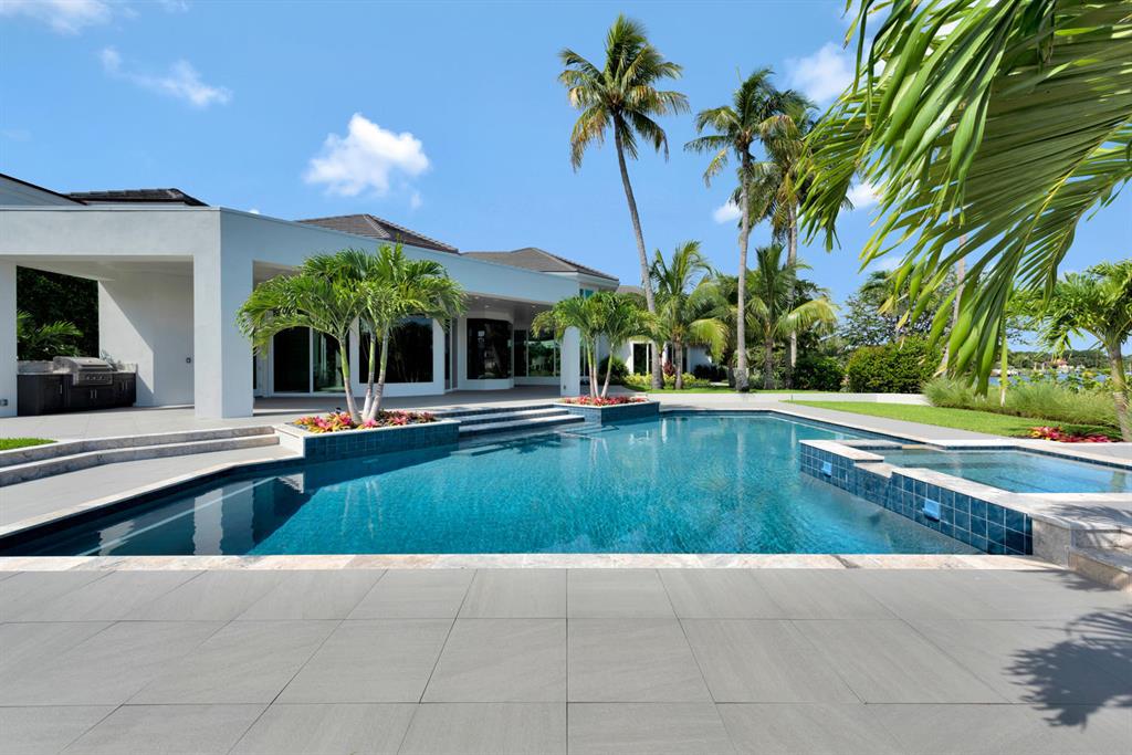 ADMIRALS COVE PAR E - Residential