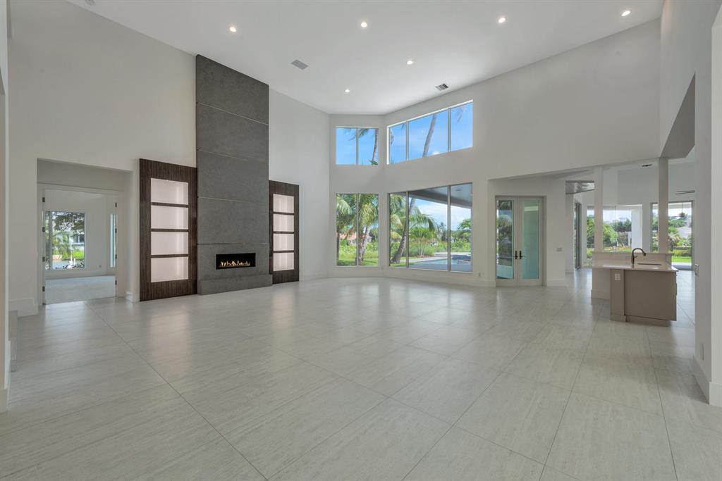 ADMIRALS COVE PAR E - Residential