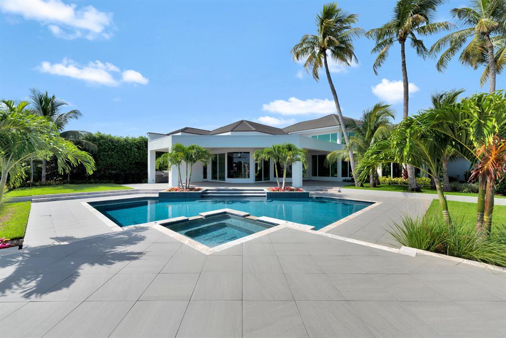 ADMIRALS COVE PAR E - Residential