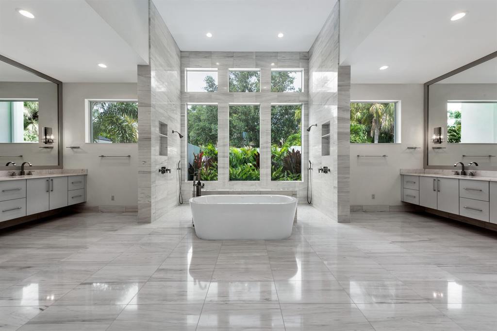 ADMIRALS COVE PAR E - Residential