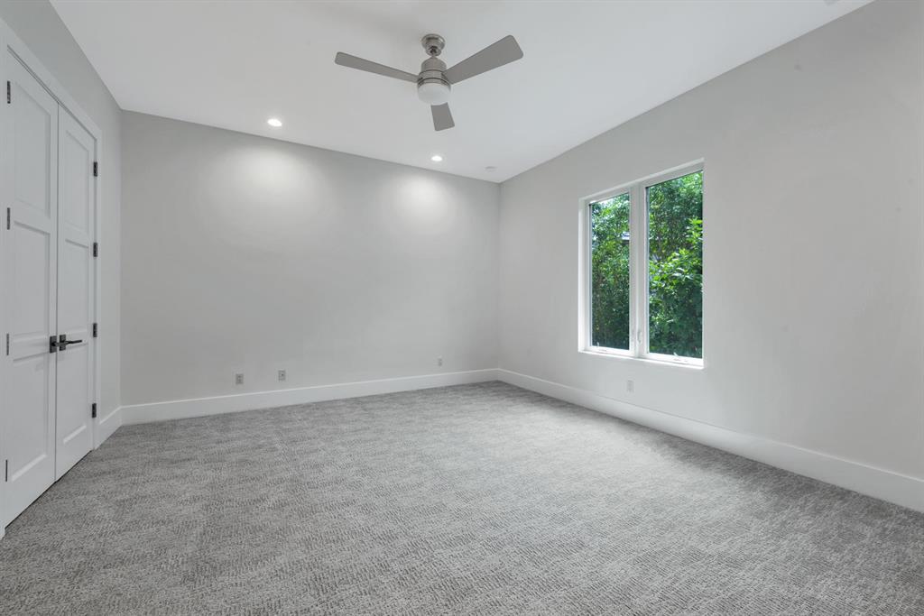 ADMIRALS COVE PAR E - Residential