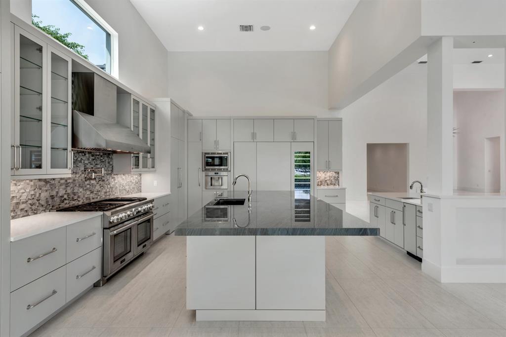 ADMIRALS COVE PAR E - Residential