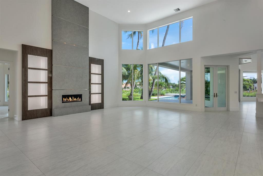 ADMIRALS COVE PAR E - Residential