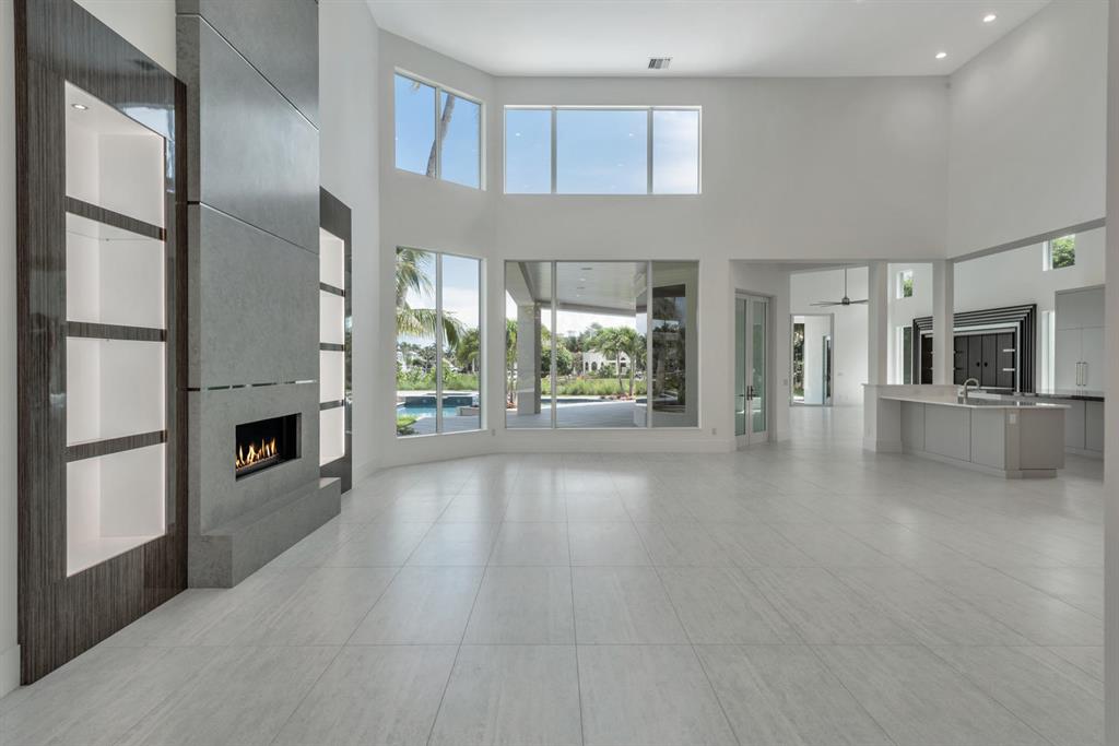 ADMIRALS COVE PAR E - Residential