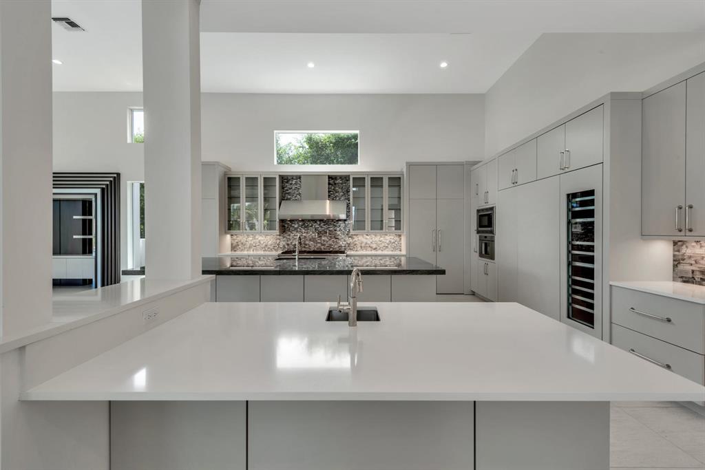 ADMIRALS COVE PAR E - Residential