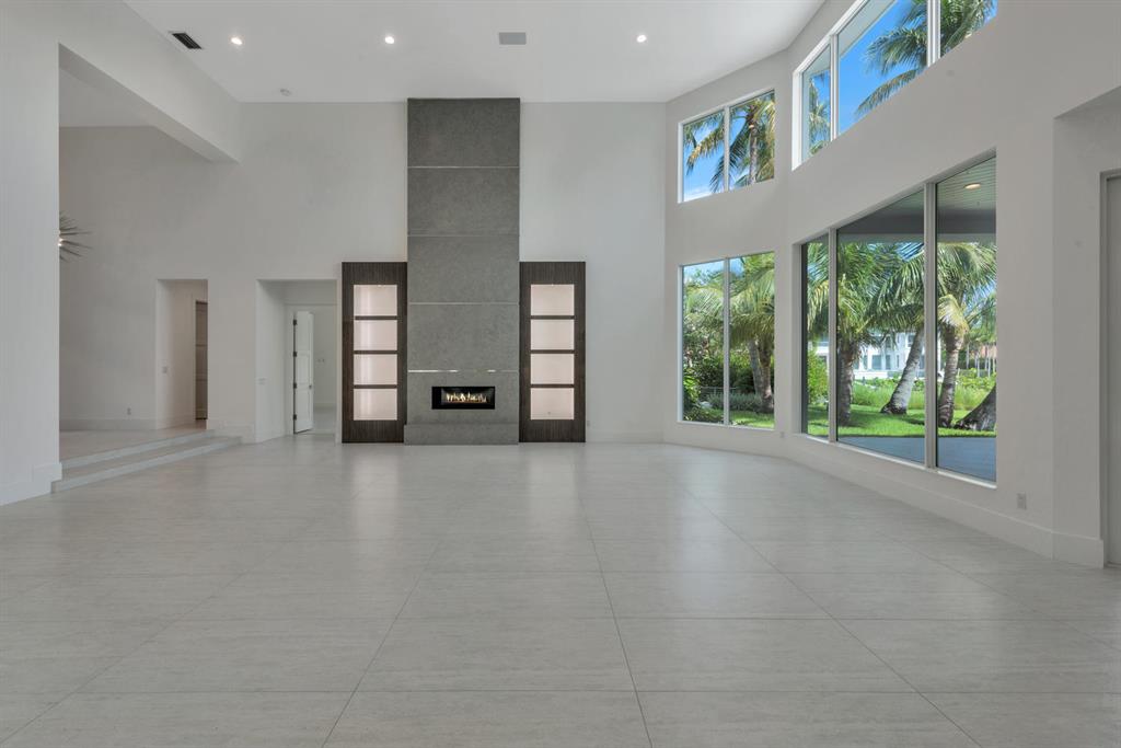 ADMIRALS COVE PAR E - Residential