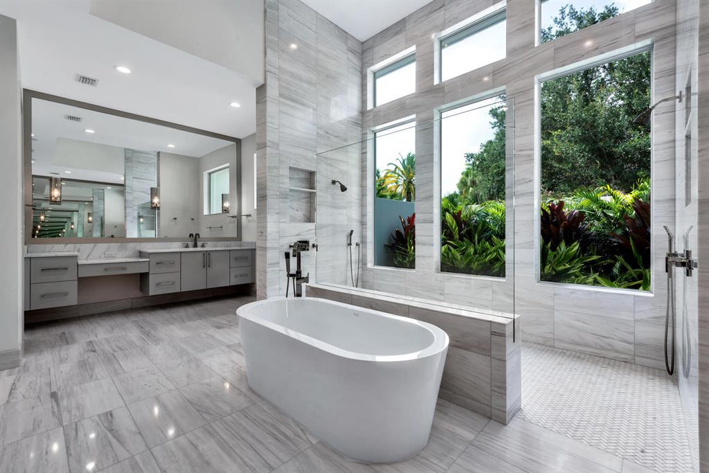 ADMIRALS COVE PAR E - Residential