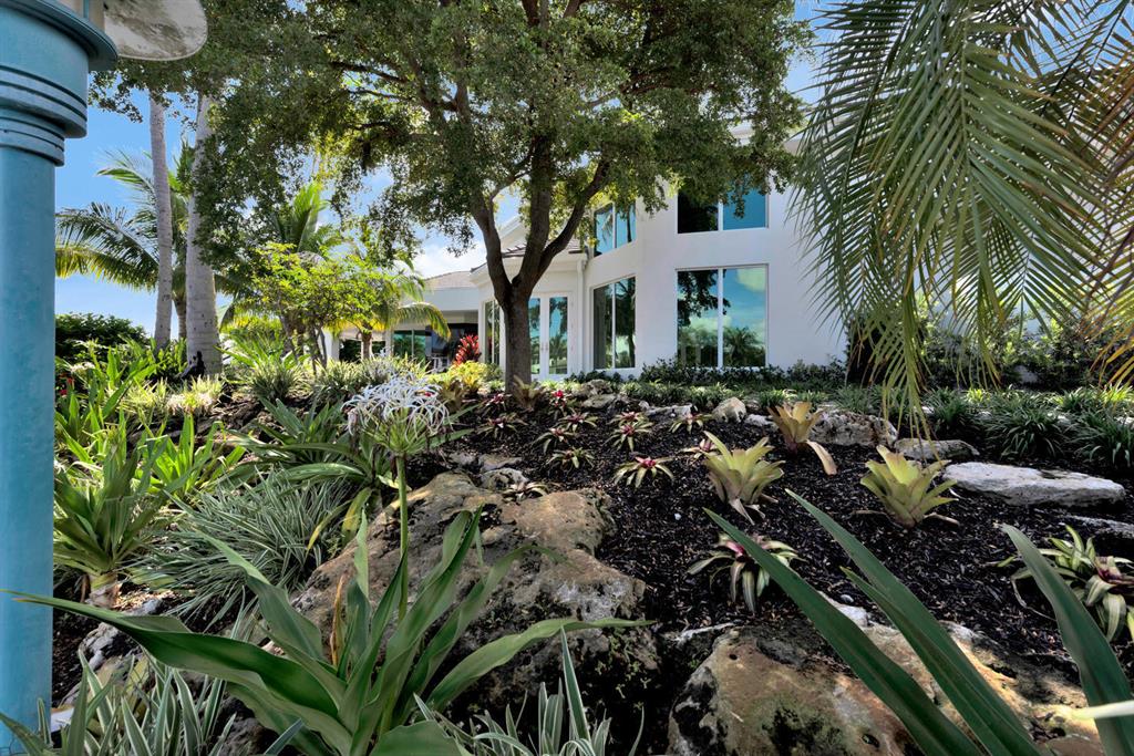 ADMIRALS COVE PAR E - Residential