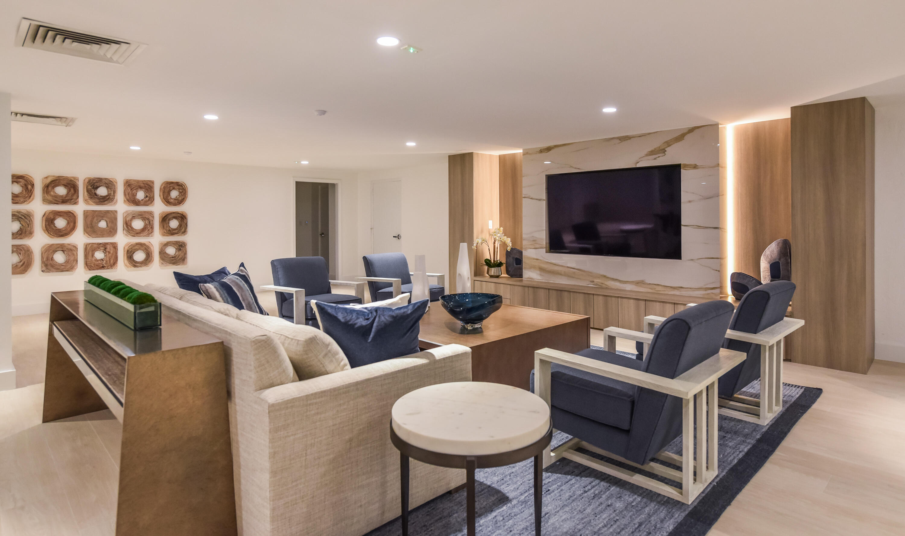 CARLYLE HOUSE COND - Residential