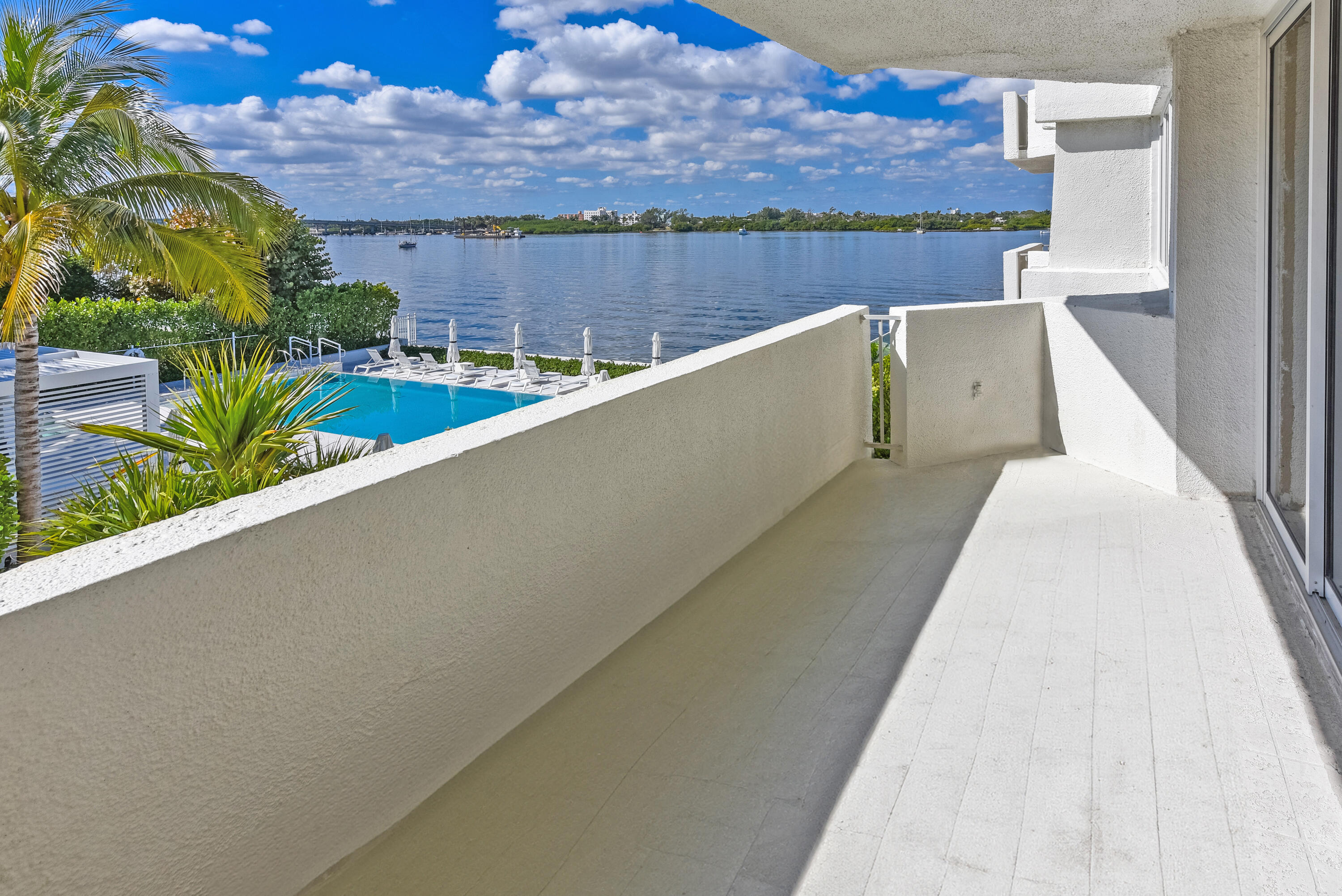 CARLYLE HOUSE COND - Residential