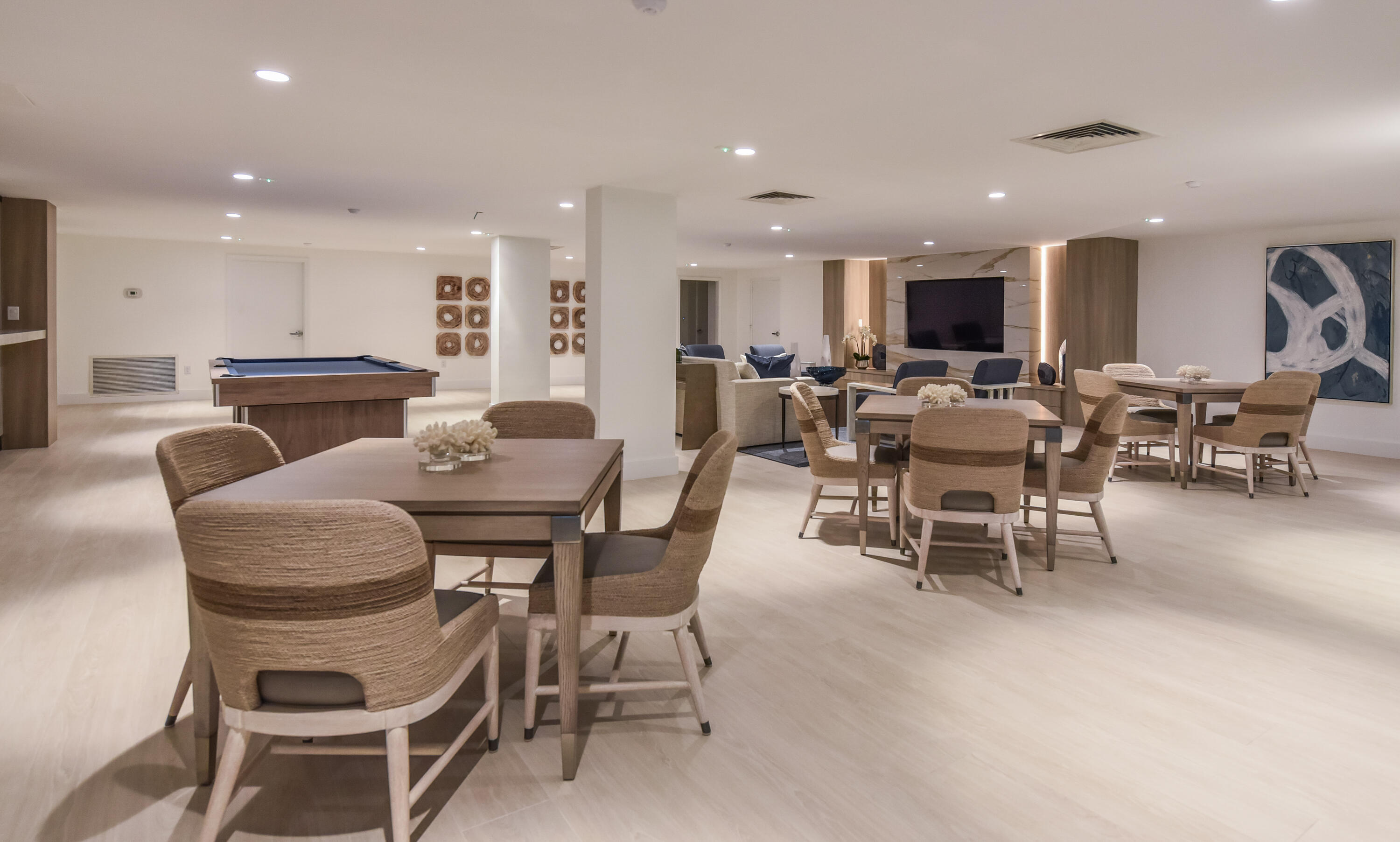 CARLYLE HOUSE COND - Residential