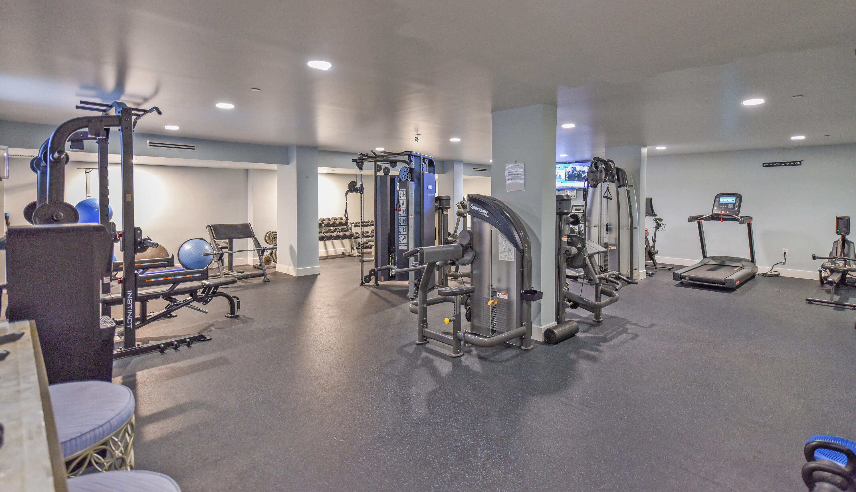 CARLYLE HOUSE COND - Residential