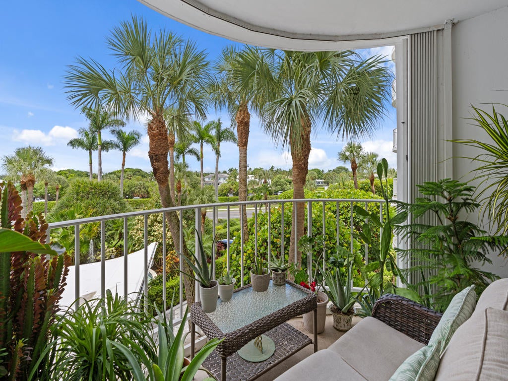 2295 S Ocean Boulevard 314, Palm Beach, FL, 33480/$995,000 1 2295 S Ocean Boulevard 314