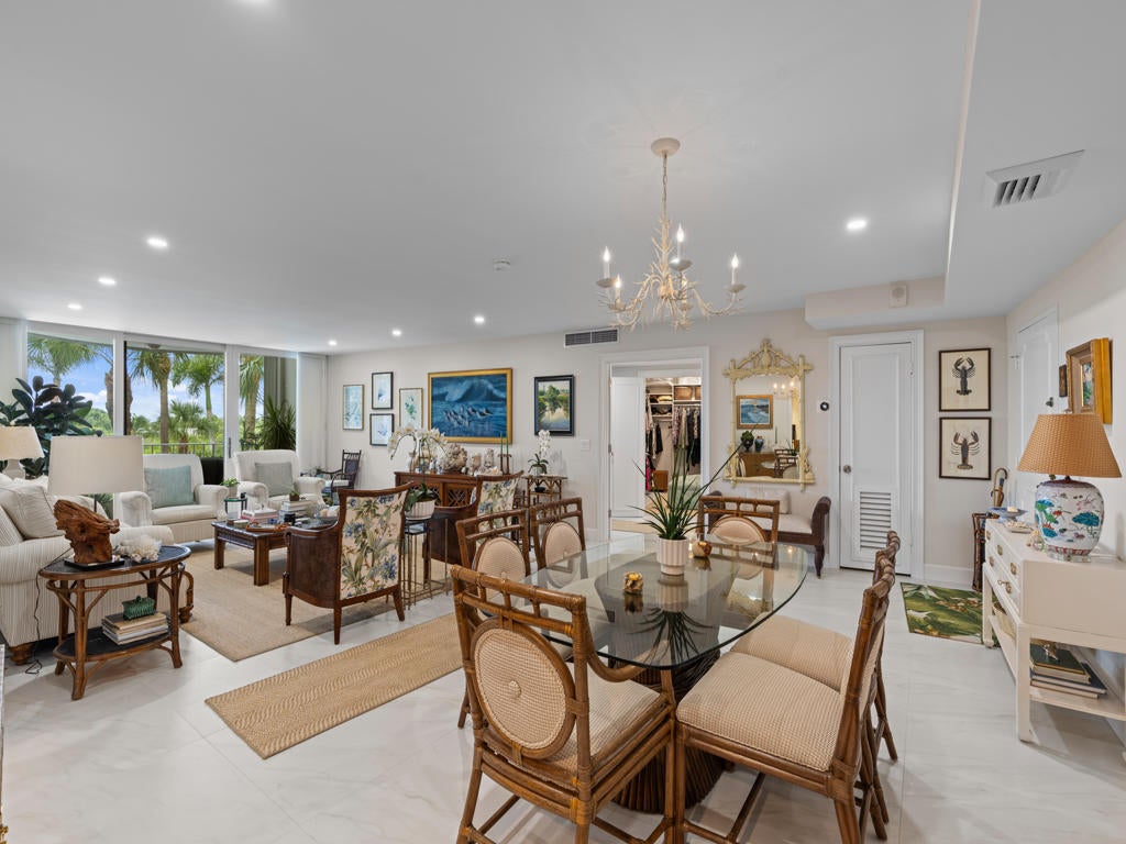 2295 S Ocean Boulevard 314, Palm Beach, FL, 33480/$995,000 4 2295 S Ocean Boulevard 314