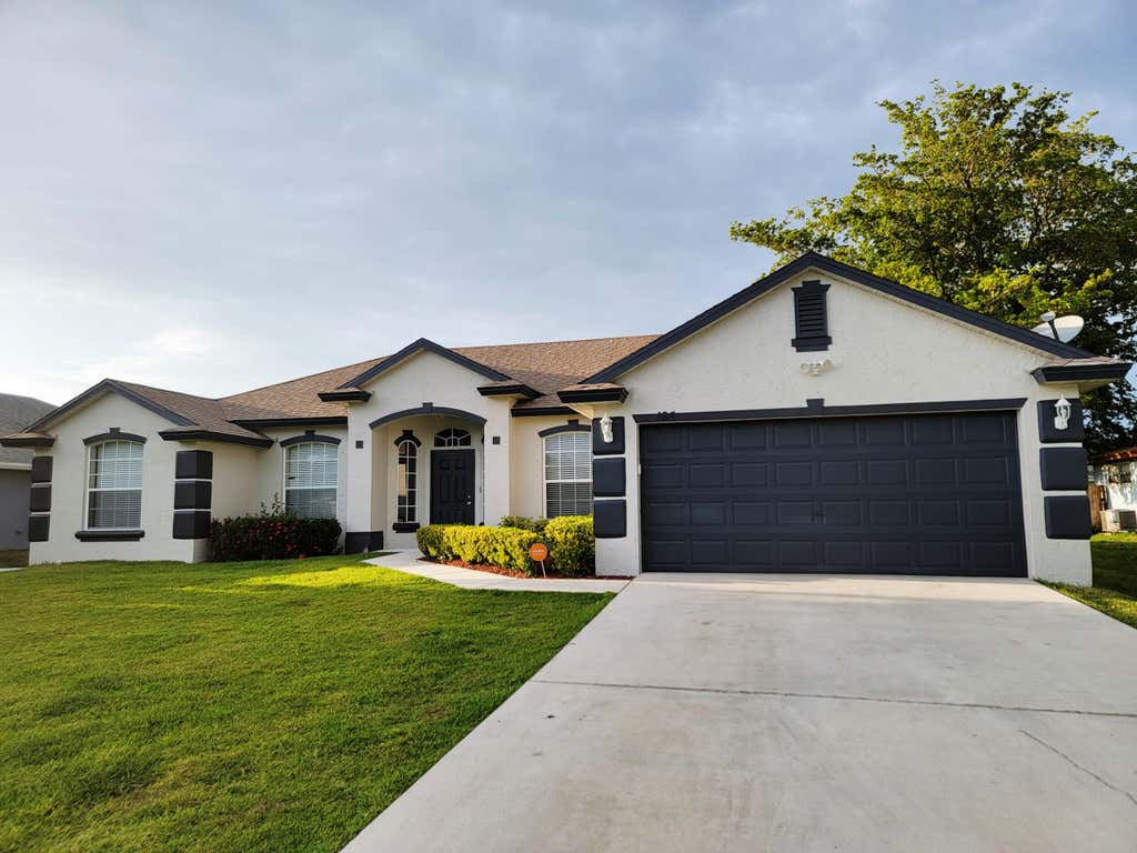Photo of 195 SW Exmore Avenue Ave, Port St Lucie, FL 34983 (MLS # R10788110)