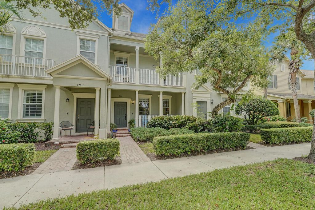 Photo of 166 W Thatch Palm Circle, Jupiter, FL 33458 (MLS # R11003290)