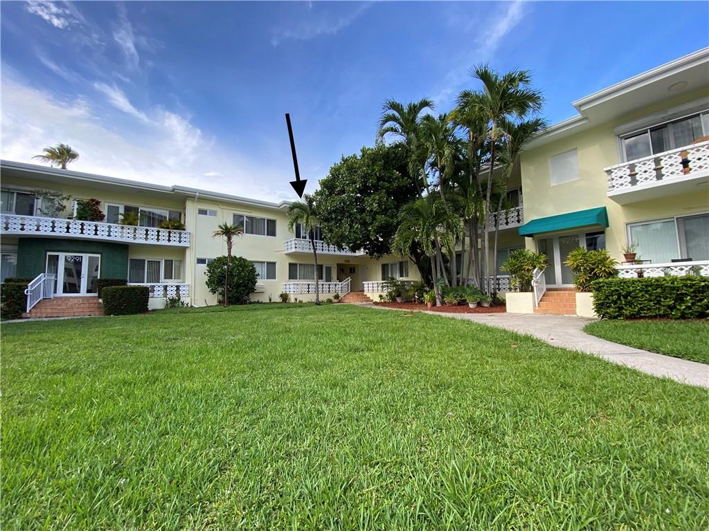 This Bay Harbor Islands charming one bedroom and one bathroom apartment is situated in a garden style building. This residence boasts impact windows and sliding door, brand new kitchen cabinets with countertops and backsplash, updated stainless steel appliances, electric water heater, gas kitchen range, all in one washer combo, parquet flooring in living areas and bedroom, ceramic flooring in the kitchen and bathroom, two ceiling fans. Conveniently based in a prime location within walking distance to the beaches, Bal Harbour Shops, fine dining, shopping, and much​​‌​​​​‌​‌​​​‌‌​​​‌‌‌​​‌​​‌‌​​​​ more.