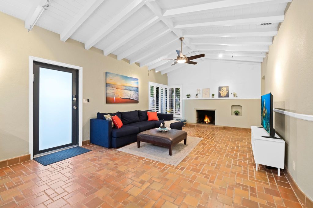 Photo of 222 SE 16th Avenue, Fort Lauderdale, FL 33301 (MLS # F10519783)