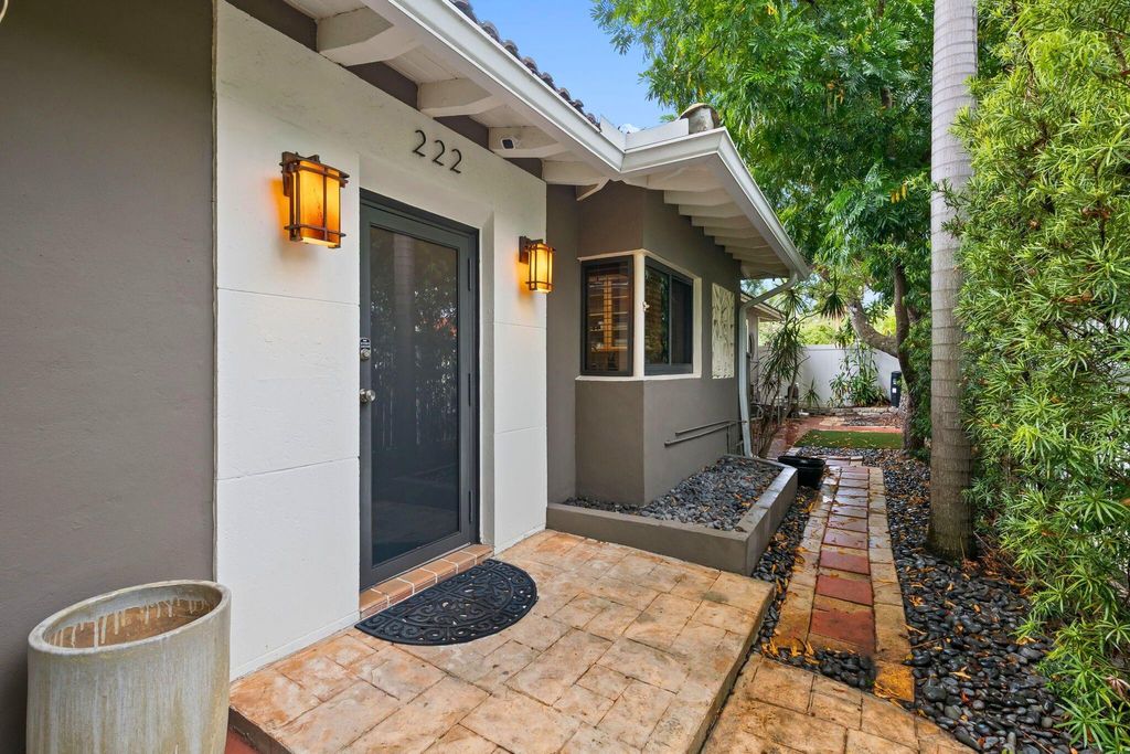 Photo of 222 SE 16th Avenue, Fort Lauderdale, FL 33301 (MLS # F10519783)