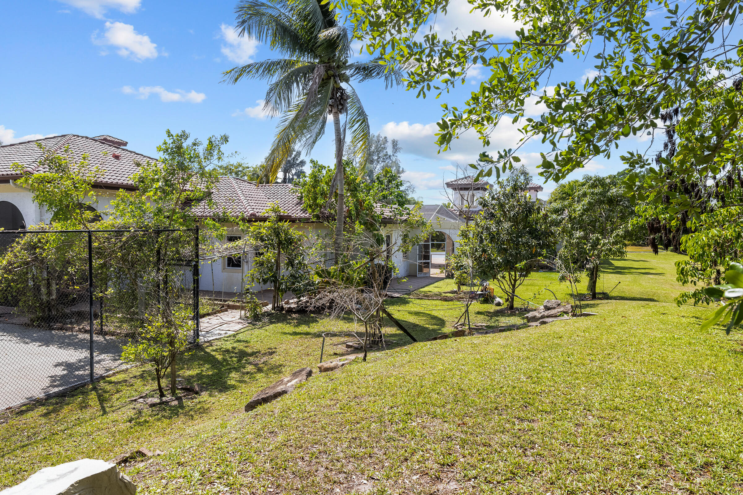 TIERRA DEL REY - Residential Lease