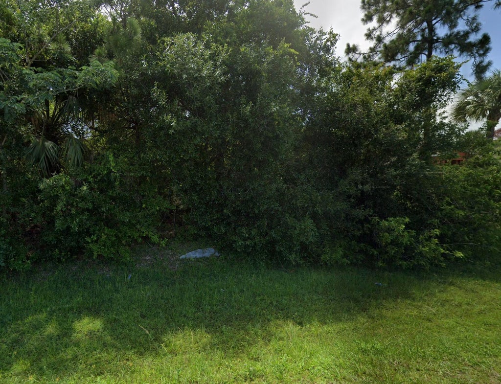 Photo of 4803 SUNSET Boulevard, Fort Pierce, FL 34982 (MLS # B26063461)