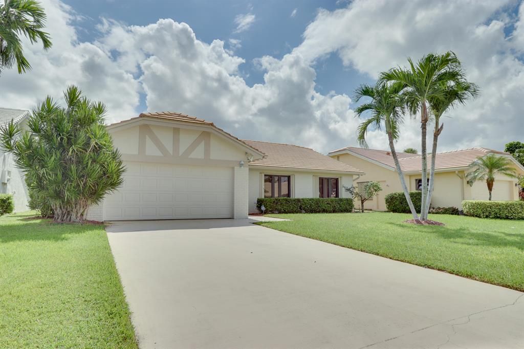 Photo of 6198 Petaluma Drive, Boca Raton, FL 33433 (MLS # R10750971)