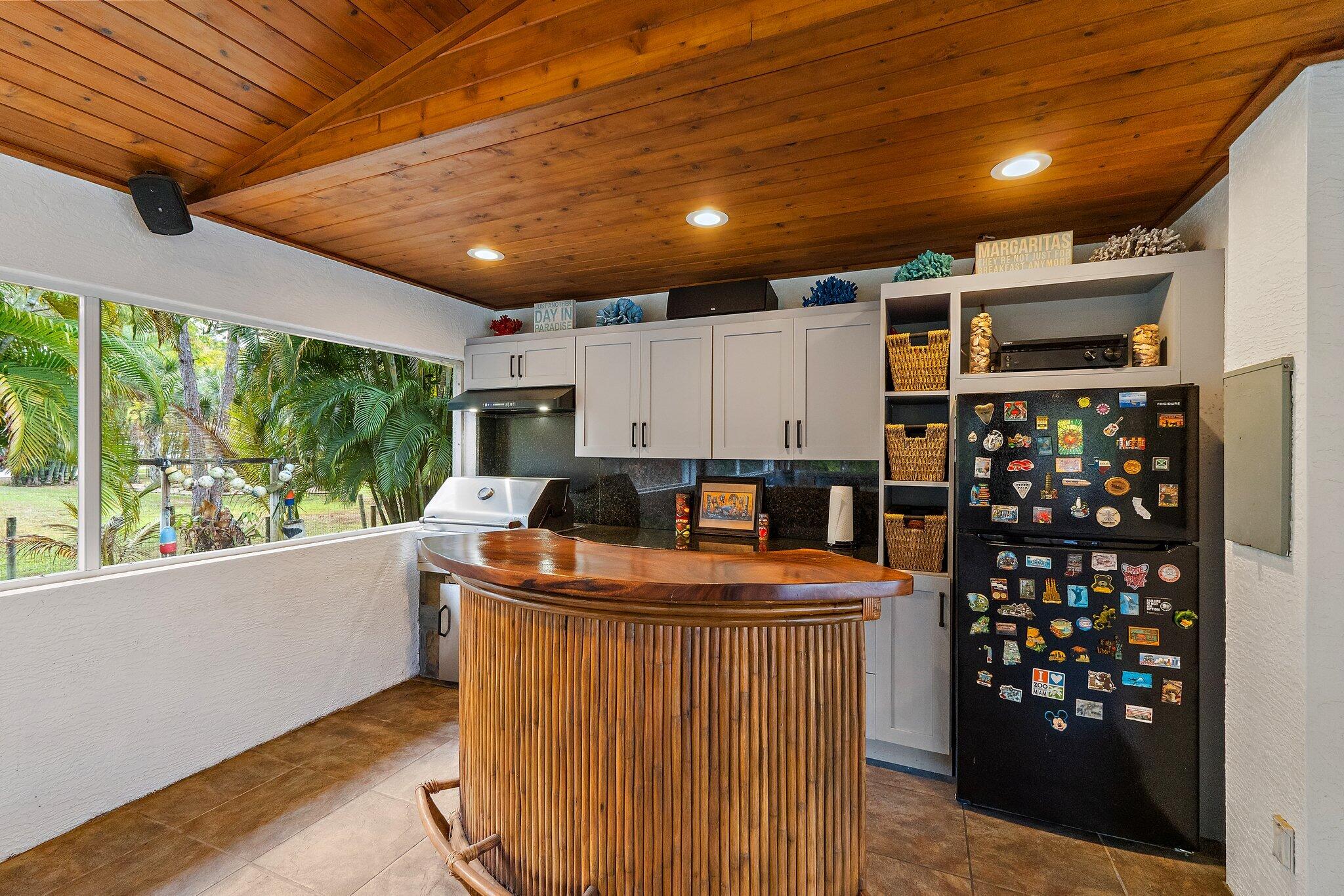 16-41-41~ S 239 FT OF NLY   2490.4 FT OF E 209 FT - Residential