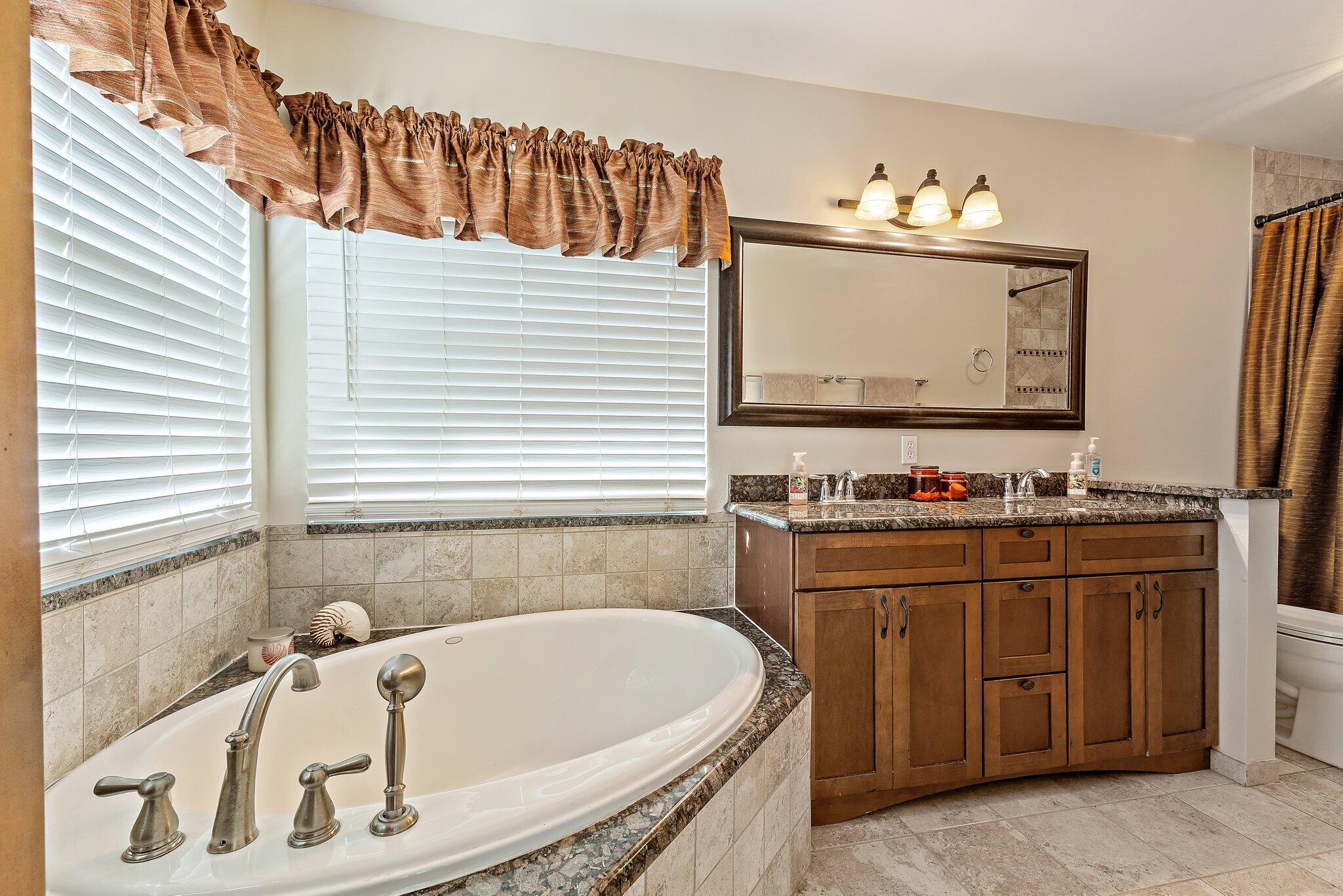 16-41-41~ S 239 FT OF NLY   2490.4 FT OF E 209 FT - Residential