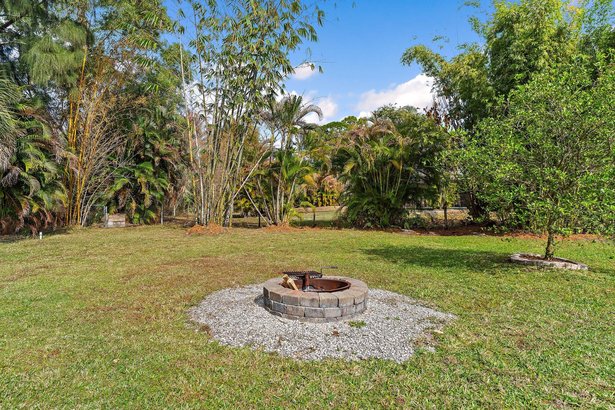 16-41-41~ S 239 FT OF NLY   2490.4 FT OF E 209 FT - Residential