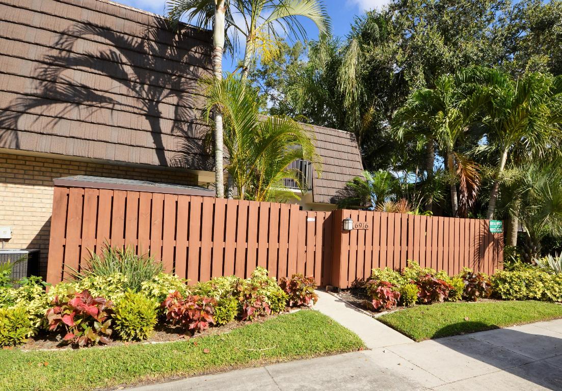 HERITAGE VILLAGE OF P B LAKES - Residential