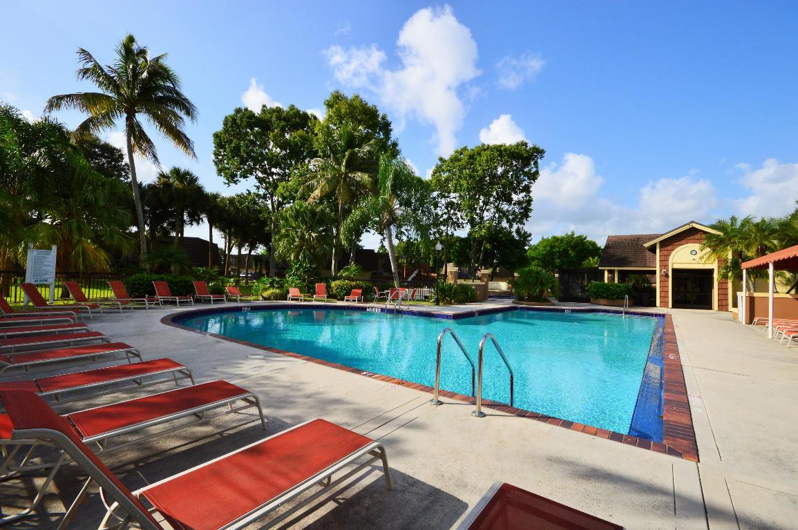 HERITAGE VILLAGE OF P B LAKES - Residential