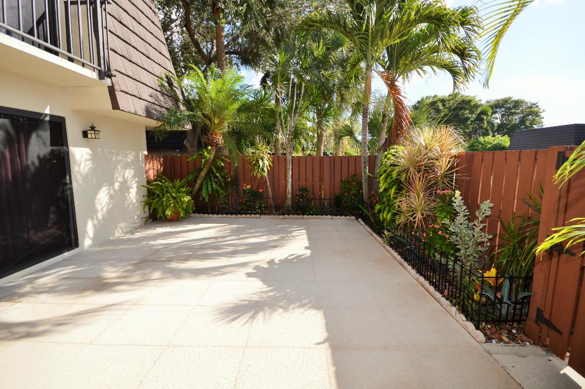 HERITAGE VILLAGE OF P B LAKES - Residential