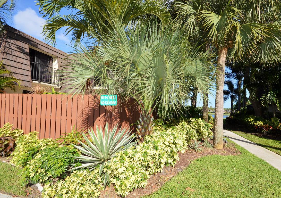 HERITAGE VILLAGE OF P B LAKES - Residential