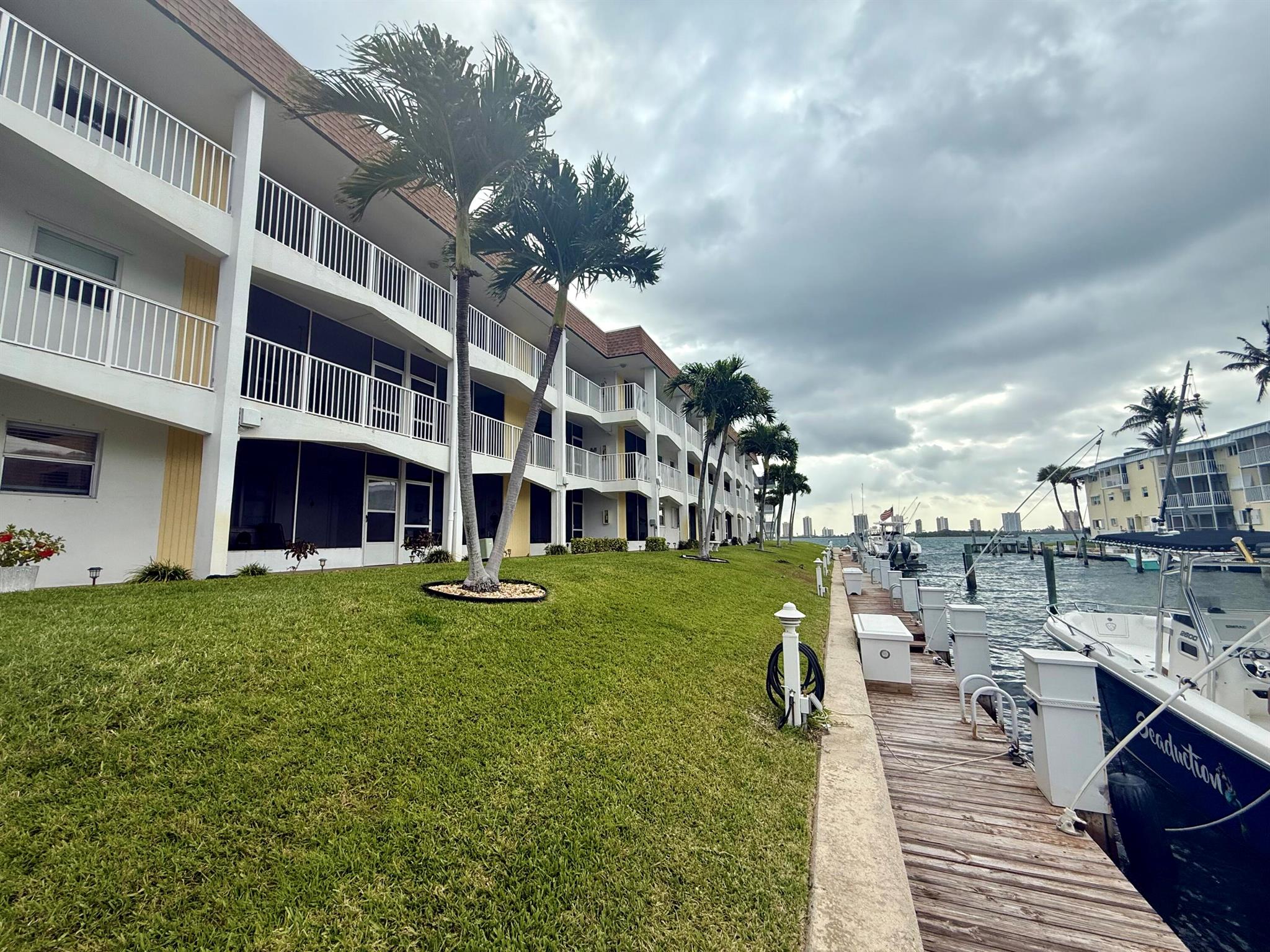 SHORE CLUB APTS B & C CON - Residential