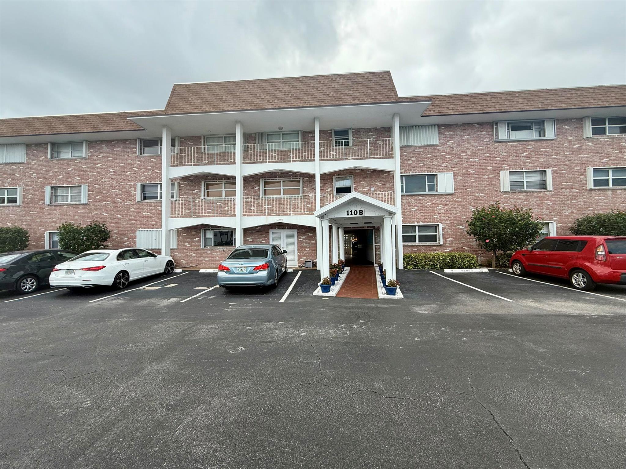 SHORE CLUB APTS B & C CON - Residential