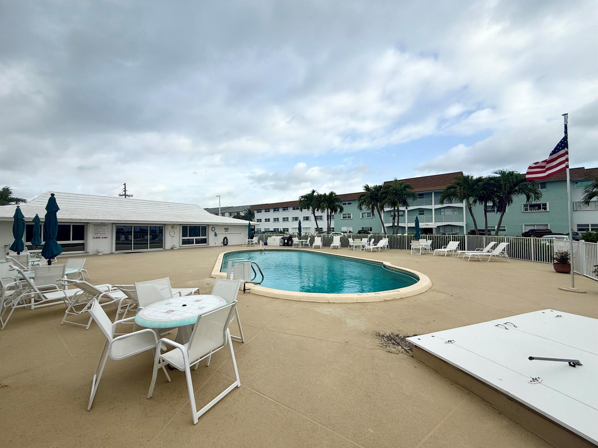 SHORE CLUB APTS B & C CON - Residential