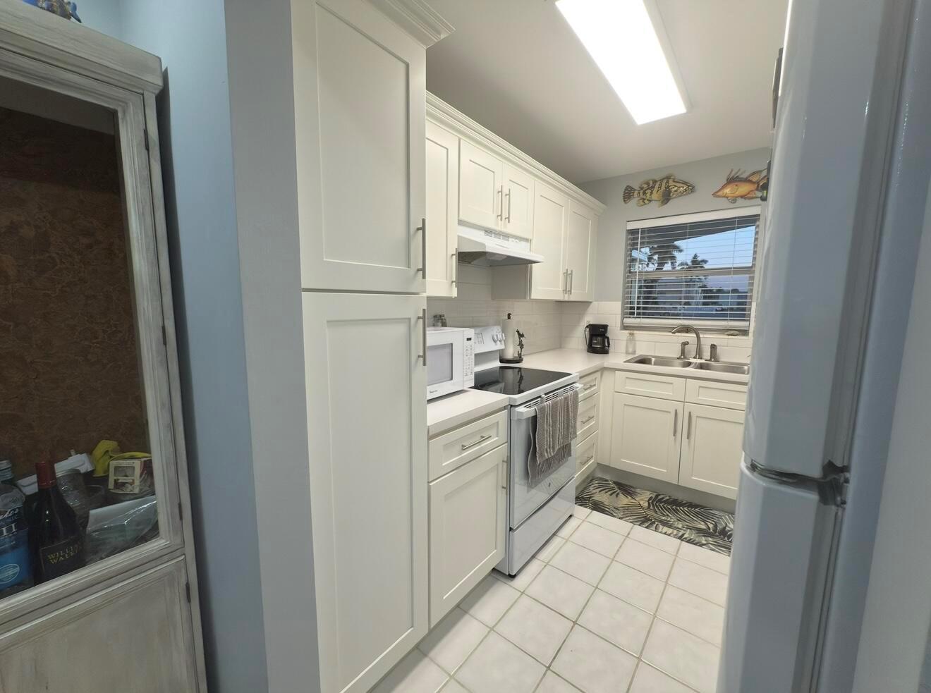 SHORE CLUB APTS B & C CON - Residential