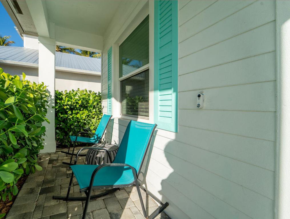 443 SE Dolphin Drive