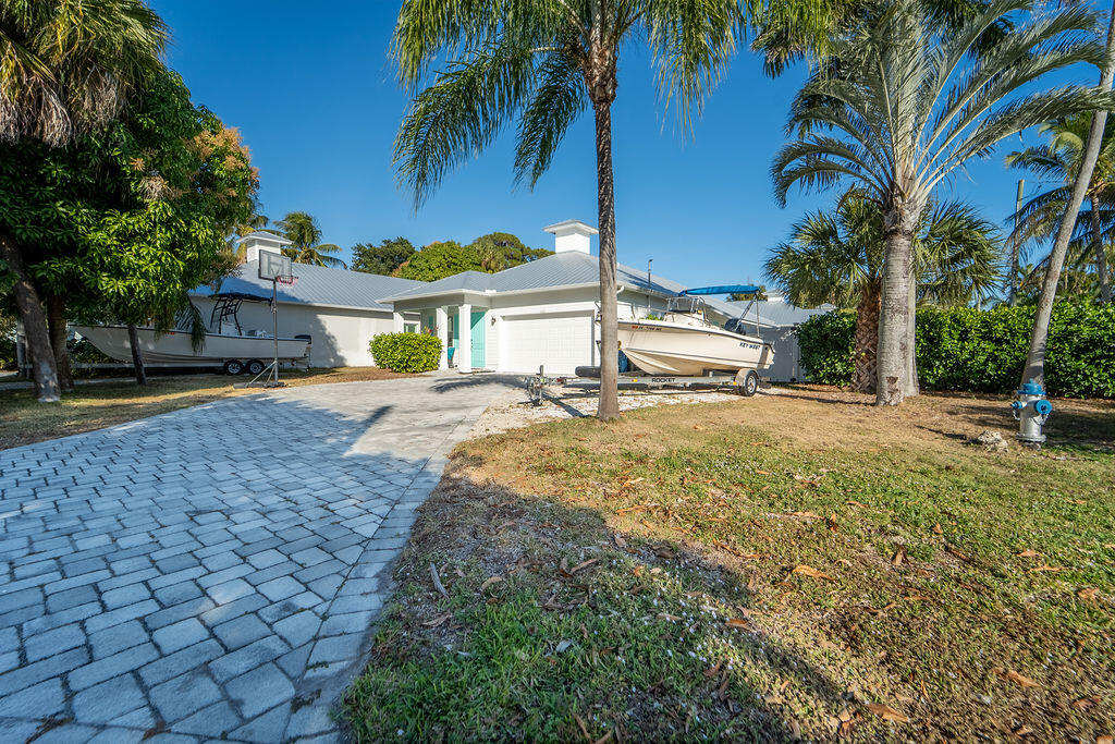 443 SE Dolphin Drive