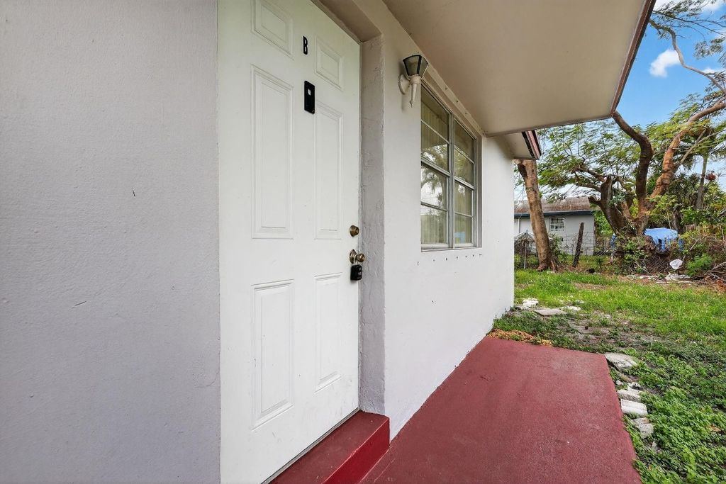 Photo of 125 NW 12th Avenue #B, Dania Beach, FL 33004 (MLS # F10545275)