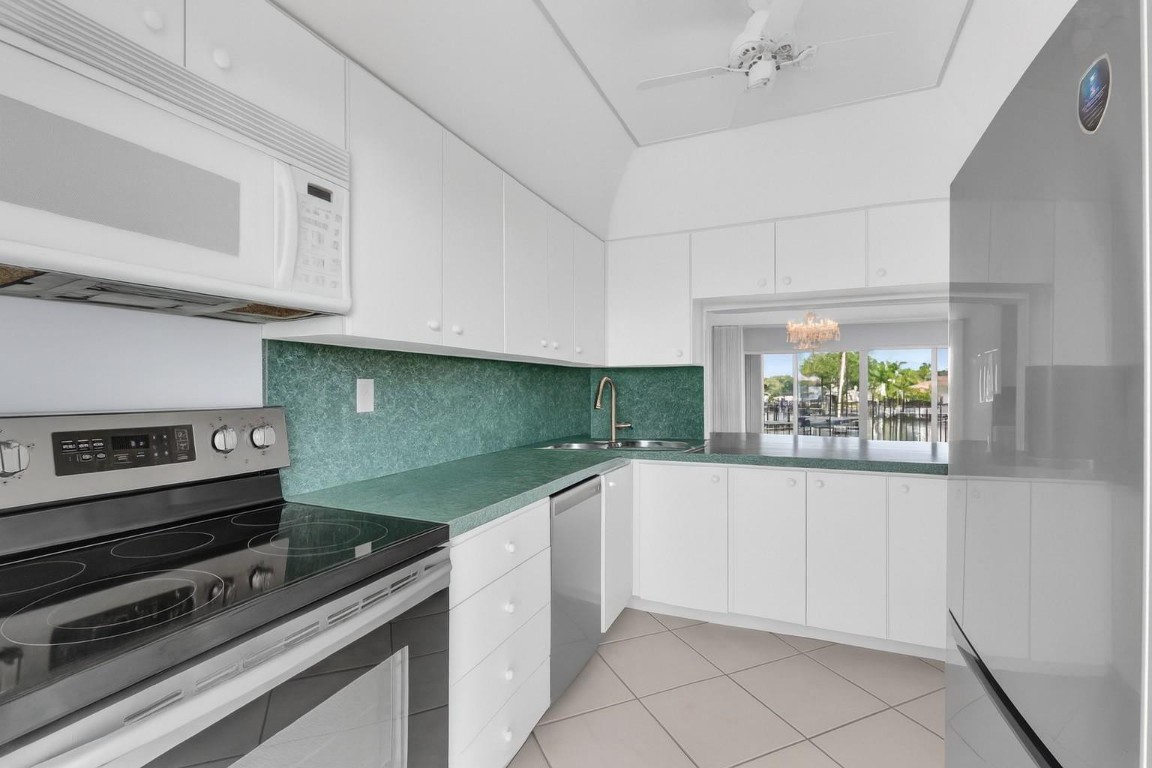 390 N Federal Highway 206