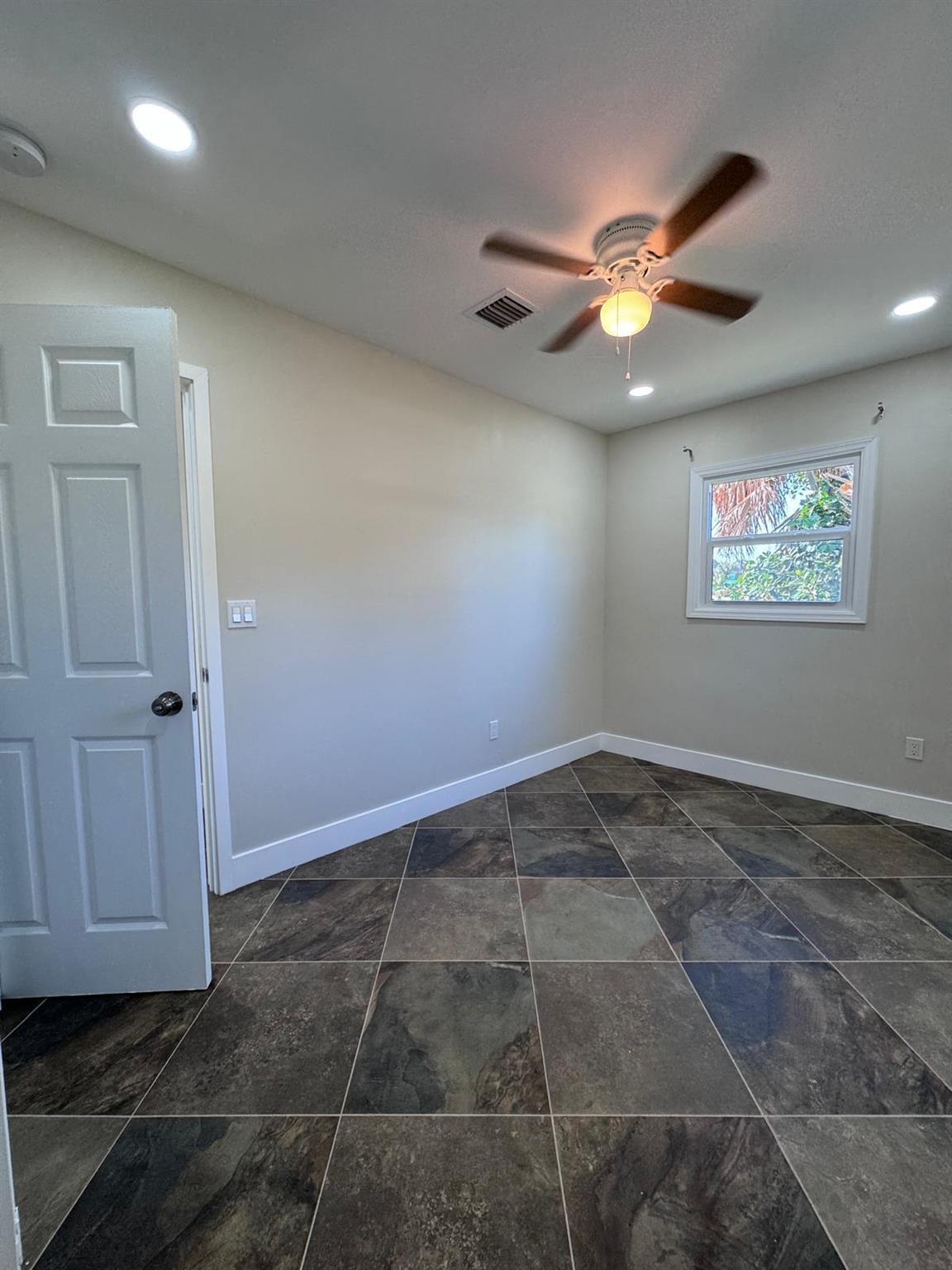 EMANCIPATION PARK - Residential Lease