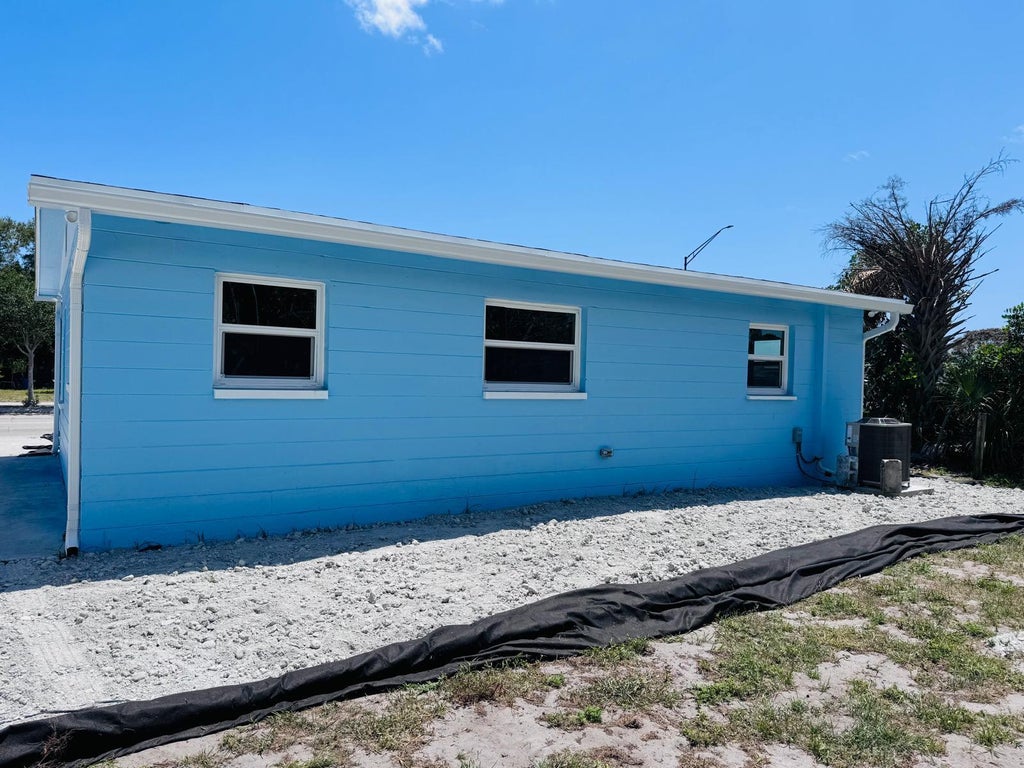 Photo of 517 N 25th Street, Fort Pierce, FL 34947 (MLS # R11129506)
