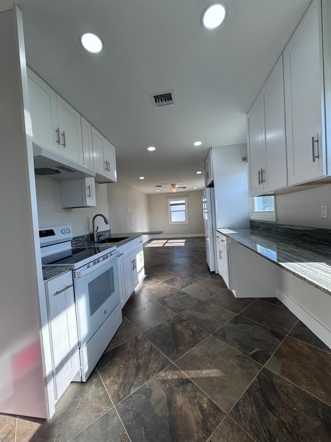 EMANCIPATION PARK - Residential Lease