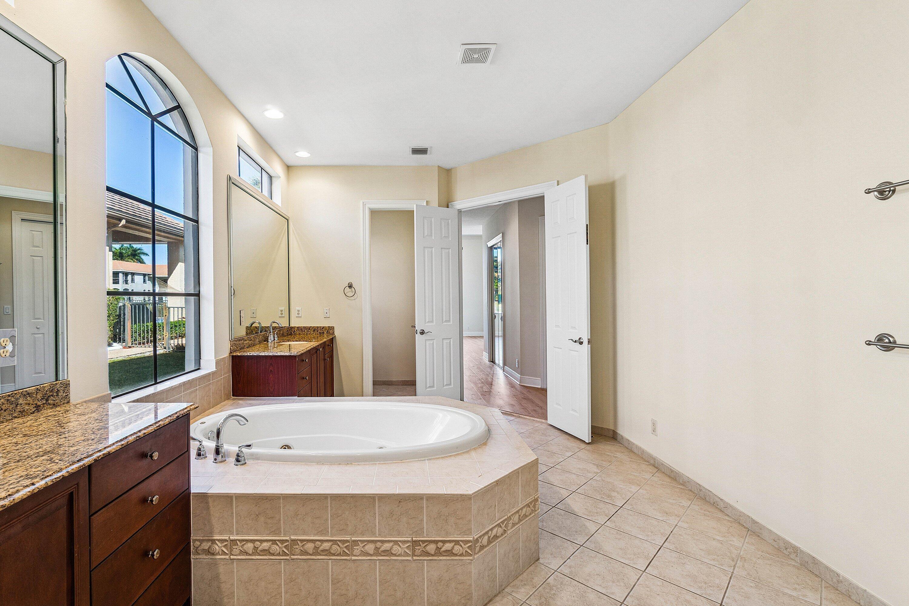 VERSAILLES - Residential