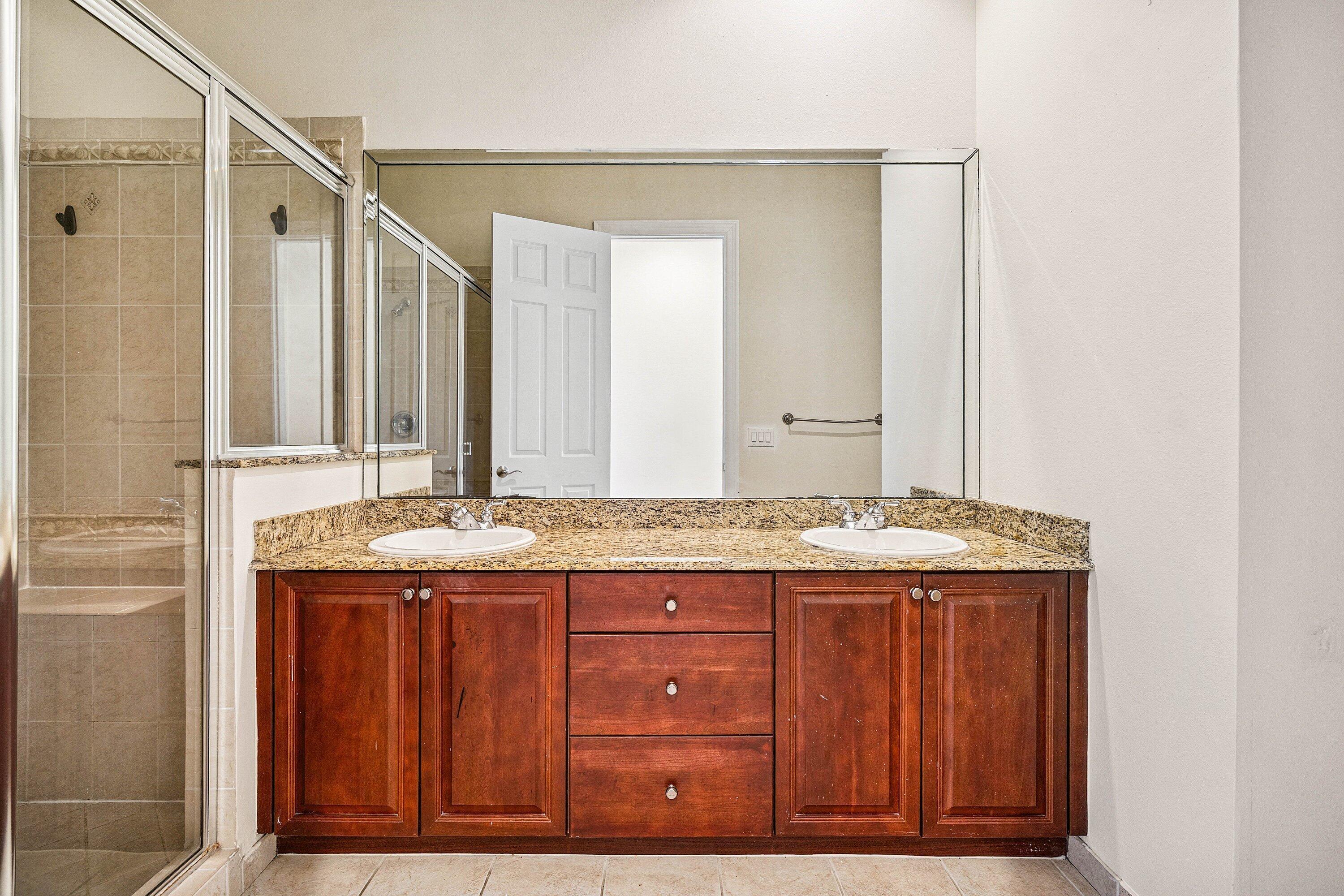 VERSAILLES - Residential